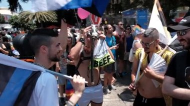 İsrail - Tel Aviv, 14 Haziran 2019: Slowe motion geleneksel gay lezbiyen gay gurur geçit töreni Tel Aviv 2019
