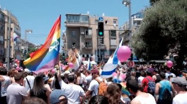 İsrail - Tel Aviv, 14 Haziran 2019: Slowe motion geleneksel gay lezbiyen gay gurur geçit töreni Tel Aviv 2019