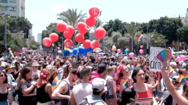 İsrail - Tel Aviv, 14 Haziran 2019: Slowe motion geleneksel gay lezbiyen gay gurur geçit töreni Tel Aviv 2019