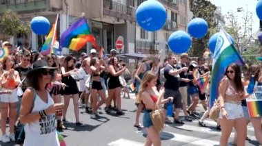 İsrail - Tel Aviv, 14 Haziran 2019: Slowe motion geleneksel gay lezbiyen gay gurur geçit töreni Tel Aviv 2019