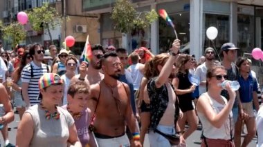 İsrail - Tel Aviv, 14 Haziran 2019: Slowe motion geleneksel gay lezbiyen gay gurur geçit töreni Tel Aviv 2019