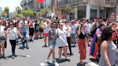 İsrail - Tel Aviv, 14 Haziran 2019: Slowe motion geleneksel gay lezbiyen gay gurur geçit töreni Tel Aviv 2019