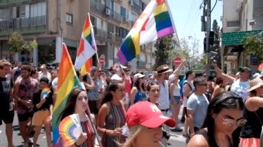 İsrail - Tel Aviv, 14 Haziran 2019: Slowe motion geleneksel gay lezbiyen gay gurur geçit töreni Tel Aviv 2019