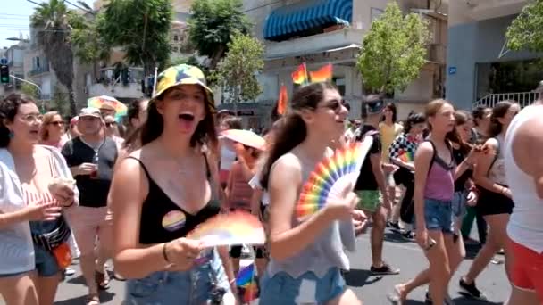 イスラエル テルアビブ 2019年6月14日 スローモーション伝統的なゲイレズビアンゲイプライドパレードテルアビブ2019 — ストック動画