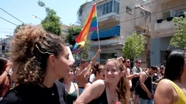 İsrail - Tel Aviv, 14 Haziran 2019: Slowe motion geleneksel gay lezbiyen gay gurur geçit töreni Tel Aviv 2019