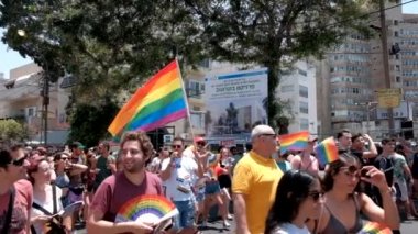 İsrail - Tel Aviv, 14 Haziran 2019: Slowe motion geleneksel gay lezbiyen gay gurur geçit töreni Tel Aviv 2019