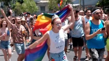 İsrail - Tel Aviv, 14 Haziran 2019: Slowe motion geleneksel gay lezbiyen gay gurur geçit töreni Tel Aviv 2019