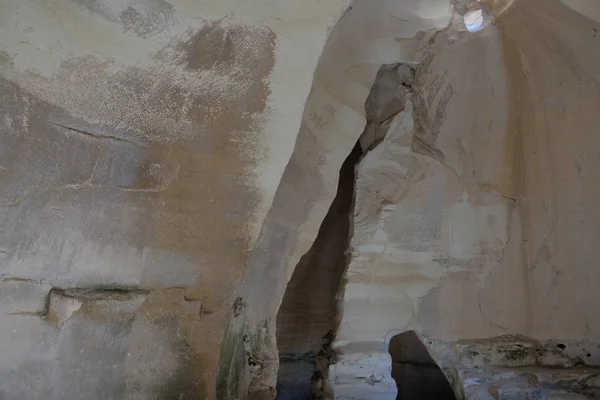 Άμμο Σπηλιά Μπεζ Άμμος Ανασκαφές Μέσα Στο Θέα Στη Γειτονιά — Φωτογραφία Αρχείου
