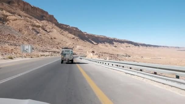 Israel Tel Aviv Julio 2019 Jeep Una Pista Desierta — Vídeos de Stock