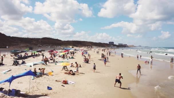 Israel Herzliya Maj 2020 Många Människor Kom För Att Vila — Stockvideo