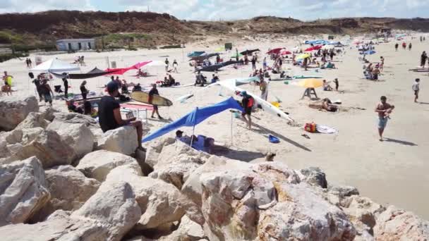 Israel Herzliya Maj 2020 Många Människor Kom För Att Vila — Stockvideo