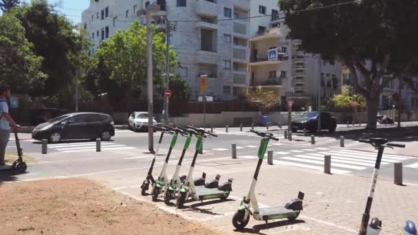 Israel Tel Aviv Maja 2020 Wynajem Skuterów Elektrycznych Rothschild Boulevard — Wideo stockowe