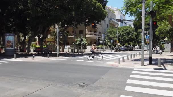 Israel Rothschild Boulevard Tel Aviv Травня 2020 Велосипедисти Їздять Пішохідному — стокове відео