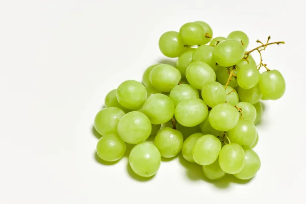 Green grapes, graona grapes on a white background, fresh fruit — Stock Photo, Image