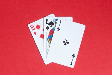 Poker kartlarının kombinasyonu. üç , yedi, as