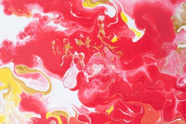 Ateş ve altın. Birincil renkler kırmızı, sarı, beyaz arka plan üzerinde altın. Akrilik boya, soyutlama. Yakın çekim resmi. Renkli soyut boyama arka plan. Modern soyut boyama.