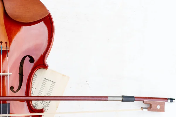 En del av violin, båge och kolofonium isolerad på en vit bakgrund. — Stockfoto