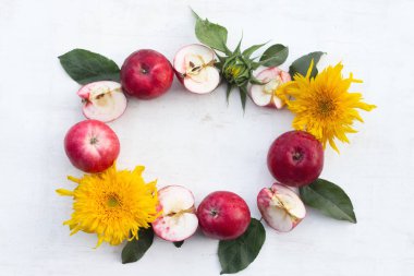 Olgun organik elma sınır, düz yatıyordu, metin için alan