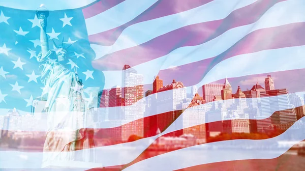 Podwójna Ekspozycja Amerykańską Flagą Statuą Wolności Kontekst Dnia Niepodległości Lipca — Zdjęcie stockowe