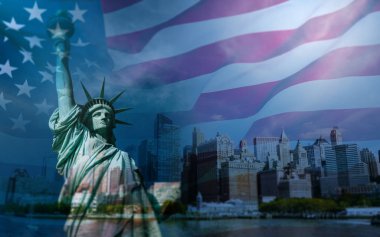 Amerikan bayrağı ve Özgürlük Heykeli ile çifte çekim. Bağımsızlık Günü için arka plan - 4 Temmuz.