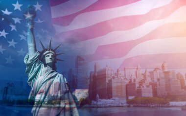 Amerikan bayrağı ve Özgürlük Heykeli ile çifte çekim. Bağımsızlık Günü için arka plan - 4 Temmuz.