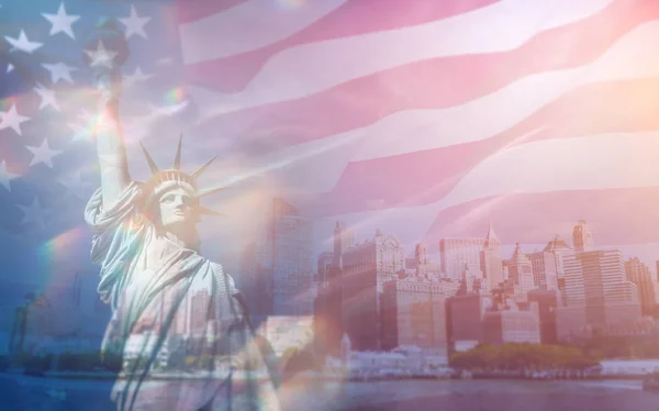 Doppelbelichtung Mit Der Amerikanischen Flagge Und Der Freiheitsstatue Hintergrund Für — Stockfoto