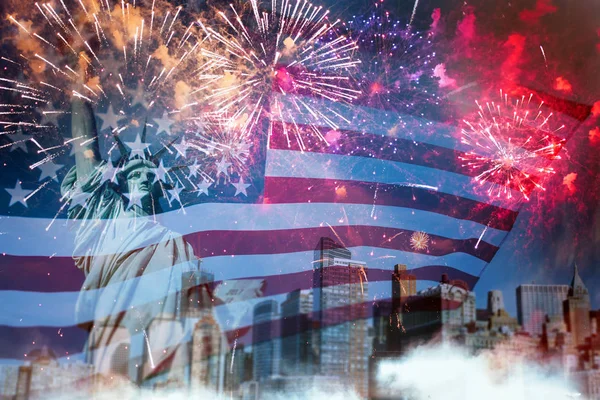 Dvojité Odhalení Americkou Vlajkou Sochou Svobody Pozadí Pro Den Nezávislosti — Stock fotografie