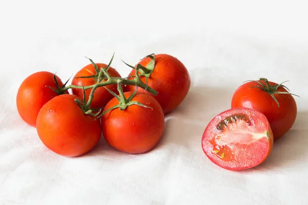 Świeże Pomidory Czerwone Białą Kartkę — Zdjęcie stockowe