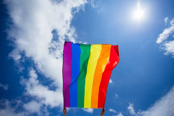 Lgbt Gay Bayrağı Rüzgarda Dalgalanıyor — Stok fotoğraf