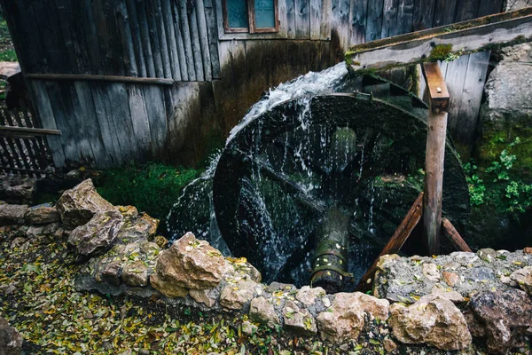 Working Watermill Wheel Falling Water Village — Stock Photo, Image