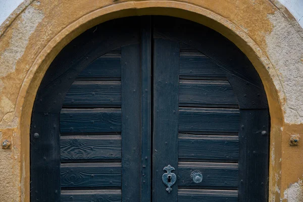 Старая Деревянная Дверь Старого Дома — стоковое фото