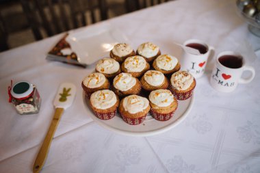 Noel çörekleri ve tatil ışıkları..