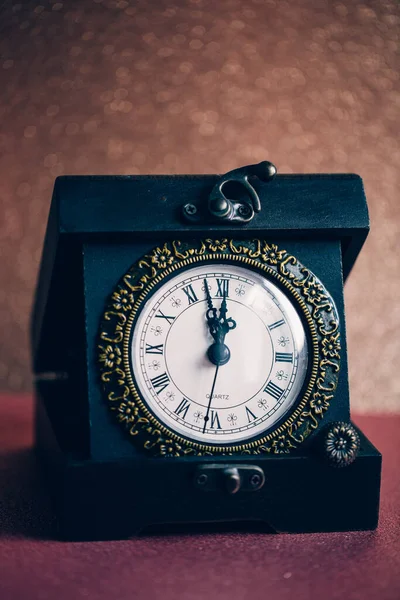 Fondo Festivo Vacaciones Con Reloj Que Muestra Medianoche Víspera Año — Foto de Stock