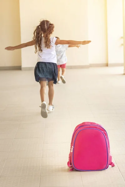 Primer Día Escuela Colegiala Primer Grado Chica Jugando Corriendo Después Imagen De Stock