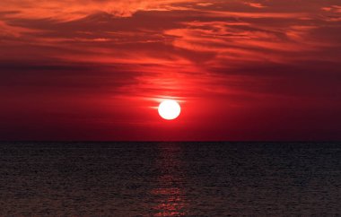 Yolu gösteren doğal deniz feneri