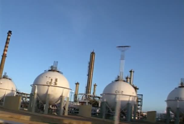 Refinaria Petróleo Tiro Aberto Refinaria Equipamentos Sofisticados Para Refino Petróleo — Vídeo de Stock