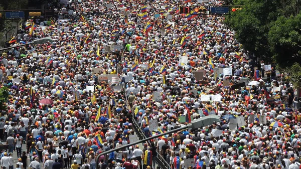 Murid Murid Dan Orang Orang Memprotes Kebebasan Caracas Venezuela Sekitar Stok Foto