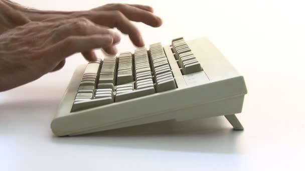 Digitação Personal Computer Keyboard Fundo Branco — Vídeo de Stock