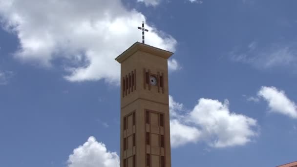 Klockstapeln Kyrka Och Himmel Tids Fördröjning — Stockvideo