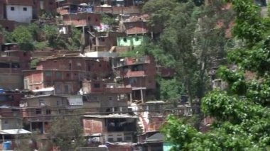 Caracas Venezuela'daki fakir topluluk, Petare Town, Güney Amerika'nın en büyük ve tehlikeli fakir topluluklarından biri.