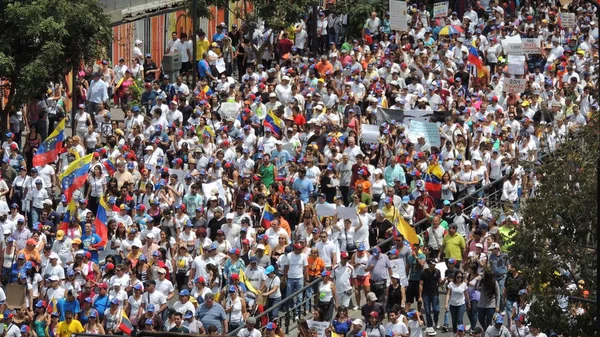 Venezuela 'da özgürlüğün protesto edilmesi. Komünizmle karşı, sosyalizme karşı. Öğrenciler ve insanlar Caracas Venezuela özgürlüğü protesto, yaklaşık Mart 2014