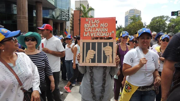 Venezuela 'da özgürlüğün protesto edilmesi. Komünizmle karşı, sosyalizme karşı. Öğrenciler ve insanlar Caracas Venezuela özgürlüğü protesto, yaklaşık Mart 2014