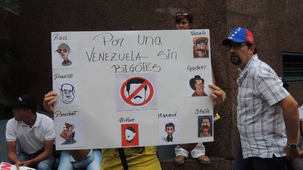 Venezuela 'da özgürlüğün protesto edilmesi. Komünizmle karşı, sosyalizme karşı. Öğrenciler ve insanlar Caracas Venezuela özgürlüğü protesto, yaklaşık Mart 2014