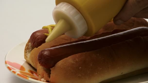 Hot Dog Kijelző Mustár Szolgált — Stock videók