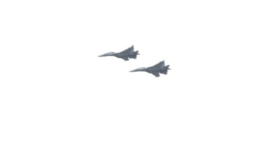 Sukhoi 30 Askeri Jet uçuş tatbikatlarında