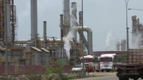 Olajfinomító Igényes Venezuelai Olajfinomító Berendezések — Stock videók