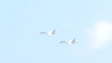 Sukhoi 30 Mk2 Rus Askeri Jet uçağı uçuş tatbikatlarında