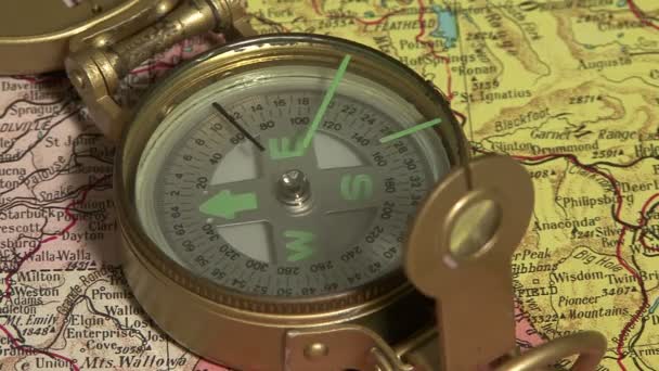 Oude Kompas Display Lokaliseren Magnetisch Noorden — Stockvideo