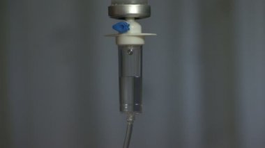 I.V. Hastane odasında intravenöz tuzlu damla (döngü)