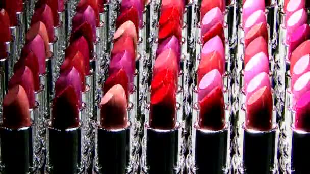 Lipsticks Een Rij Lichten Bewegings Weergave — Stockvideo